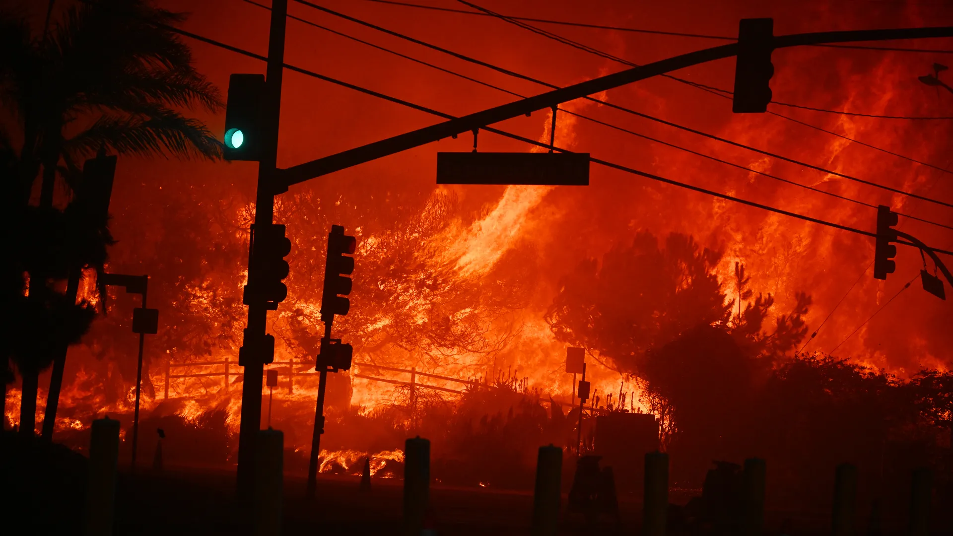 Pacific Palisades Fire in LA Forces 30,000 to Evacuate as Flames Spread